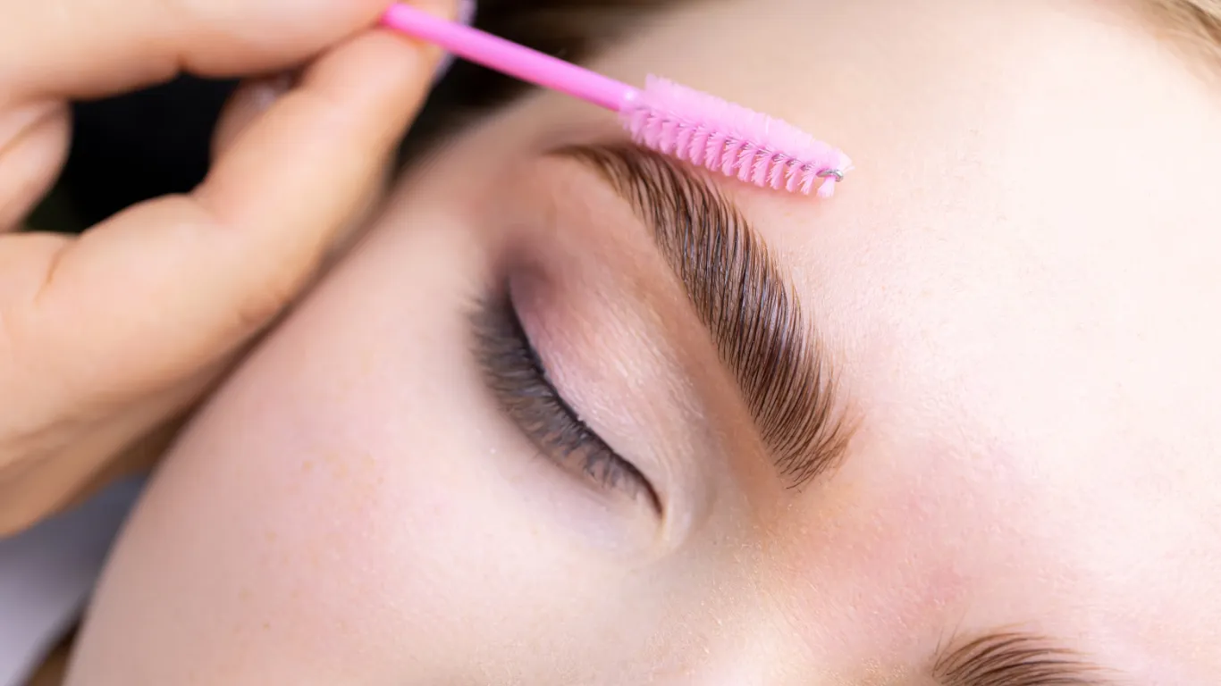 5 неща, които трябва да знаете преди ламиниране на вежди